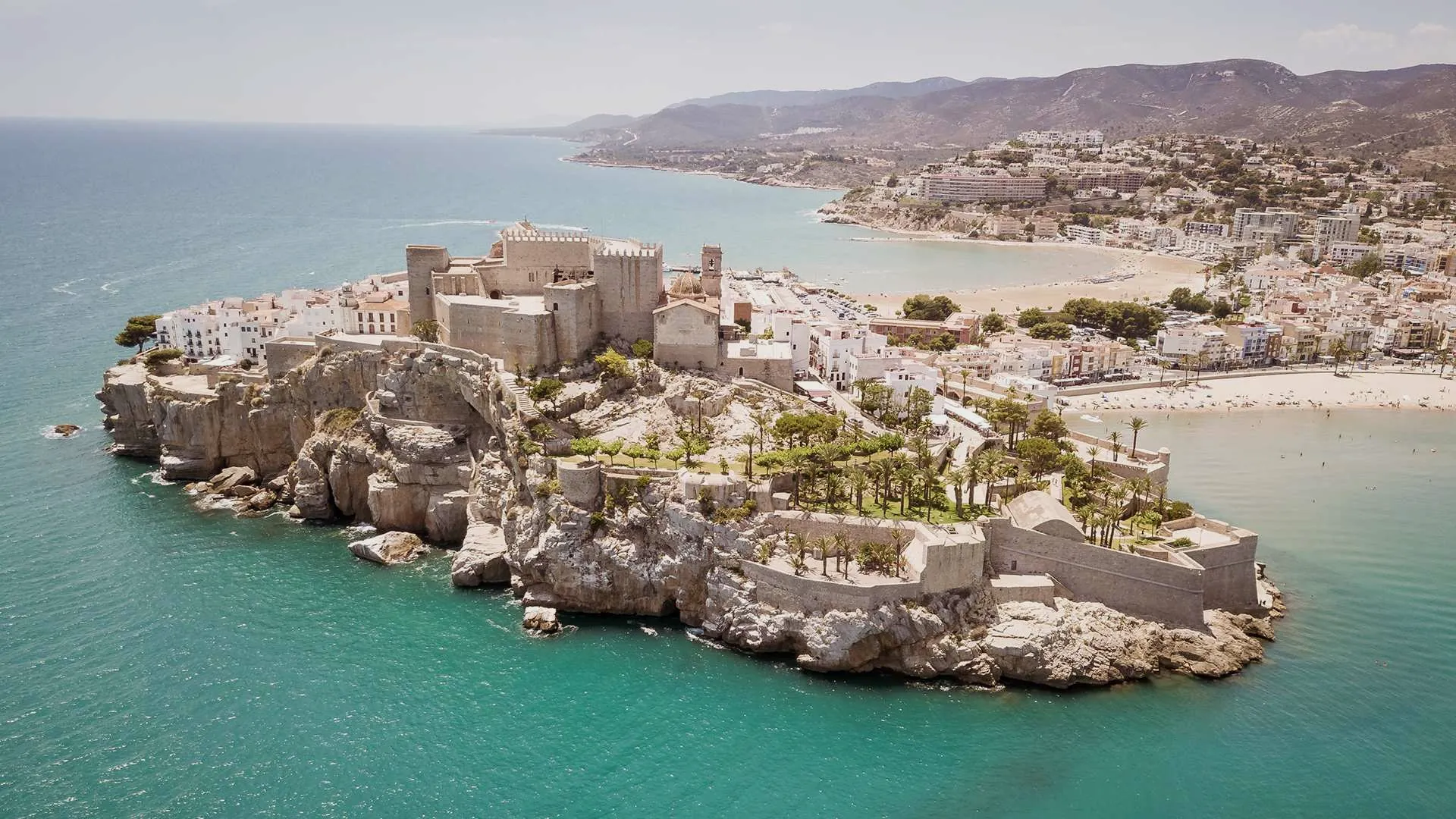 Castillo del Papa Luna de Peñíscola sobre el mar Mediterráneo